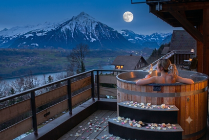 Hotpot auf Terrasse im Mondschein
