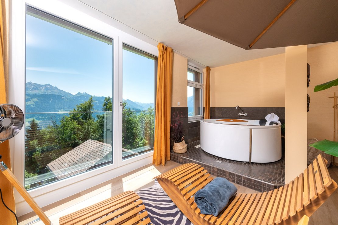 Liegen und Whirlpool