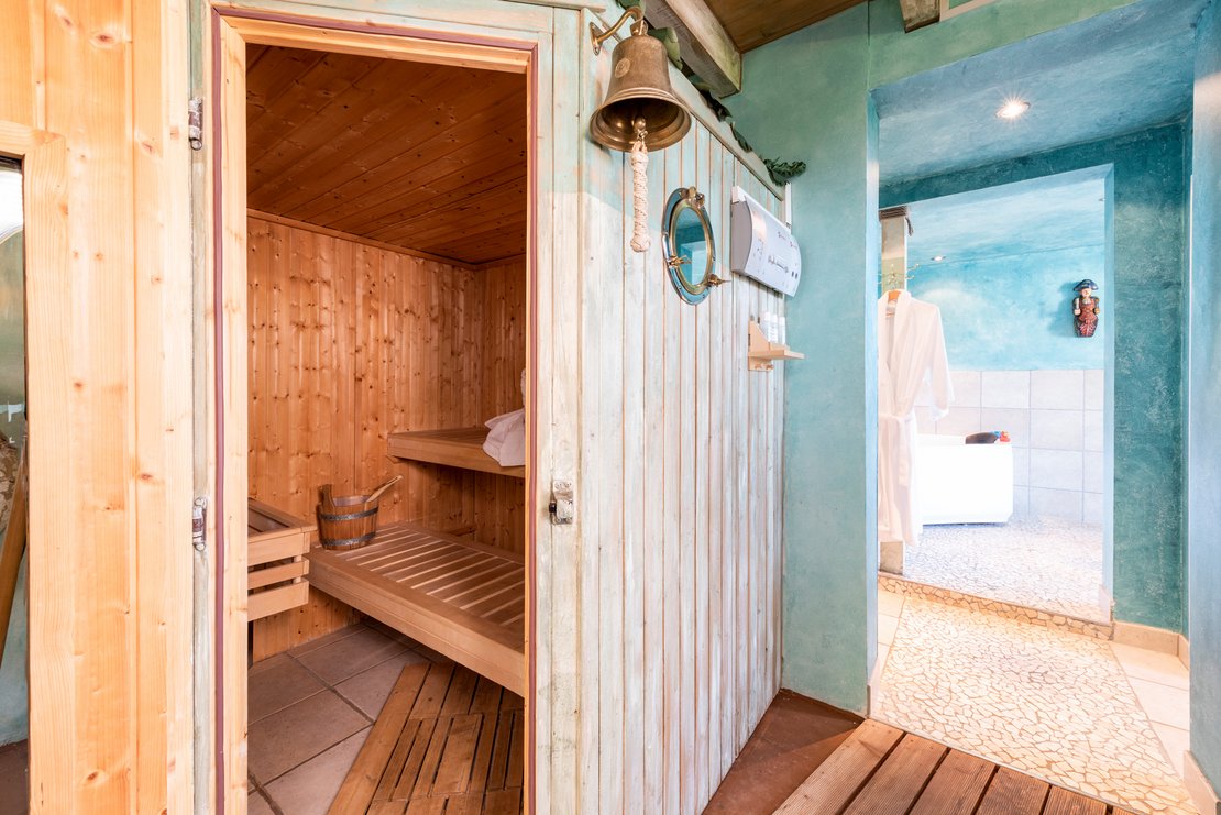 Bounty Sauna innen